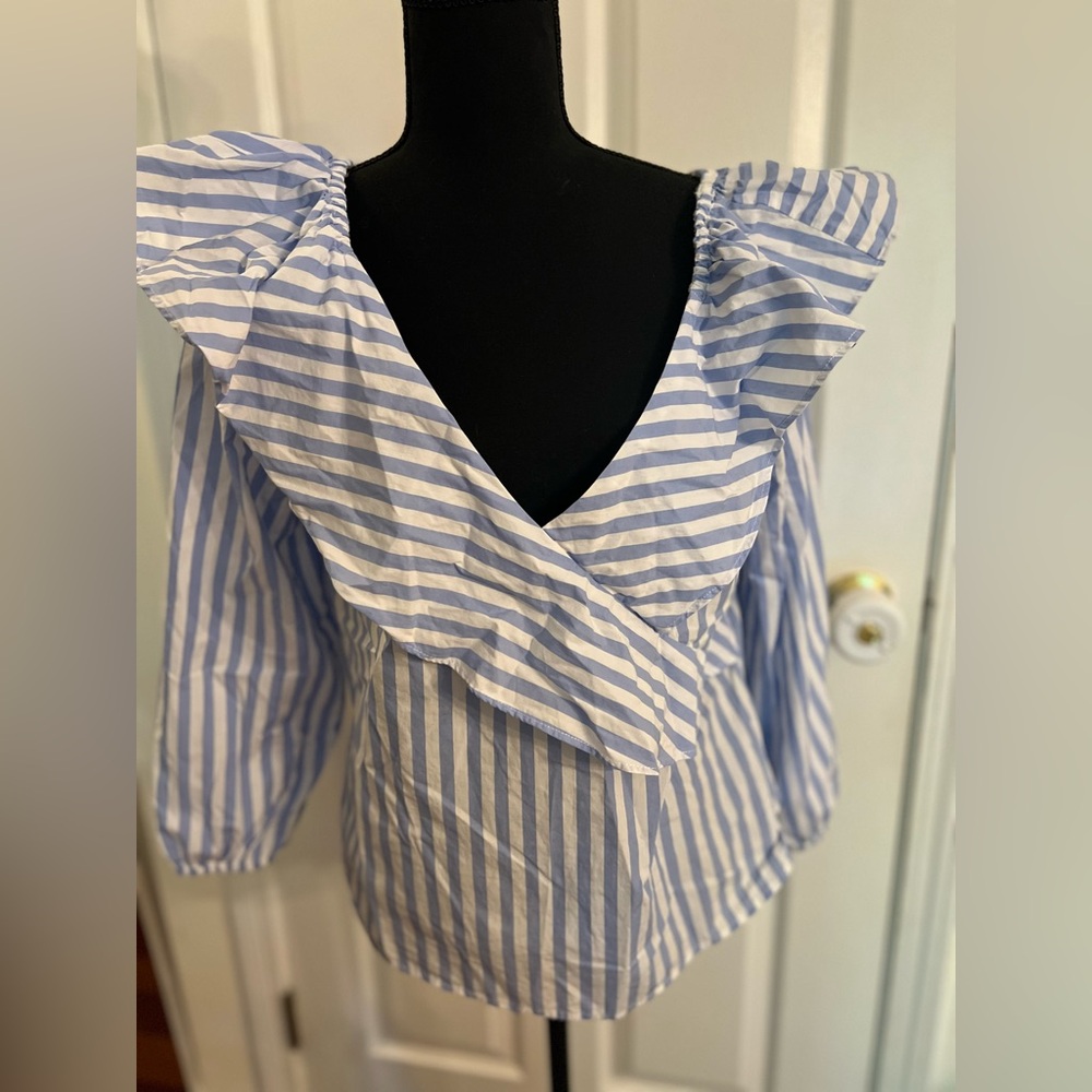 3/$15 - Sanctuary Women's Icy Blue & White Striped Ruffle Secret Garden Top EUC